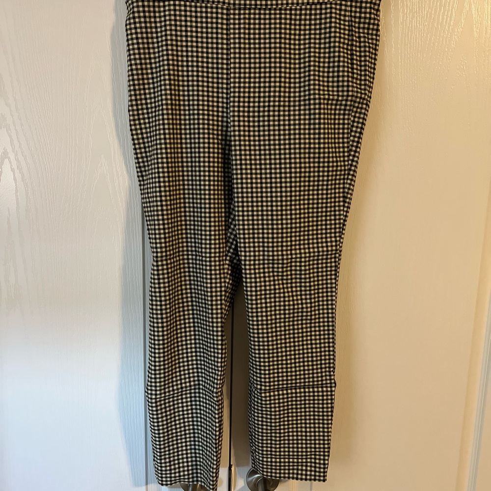 Gingham capri pants. Blue/green tones